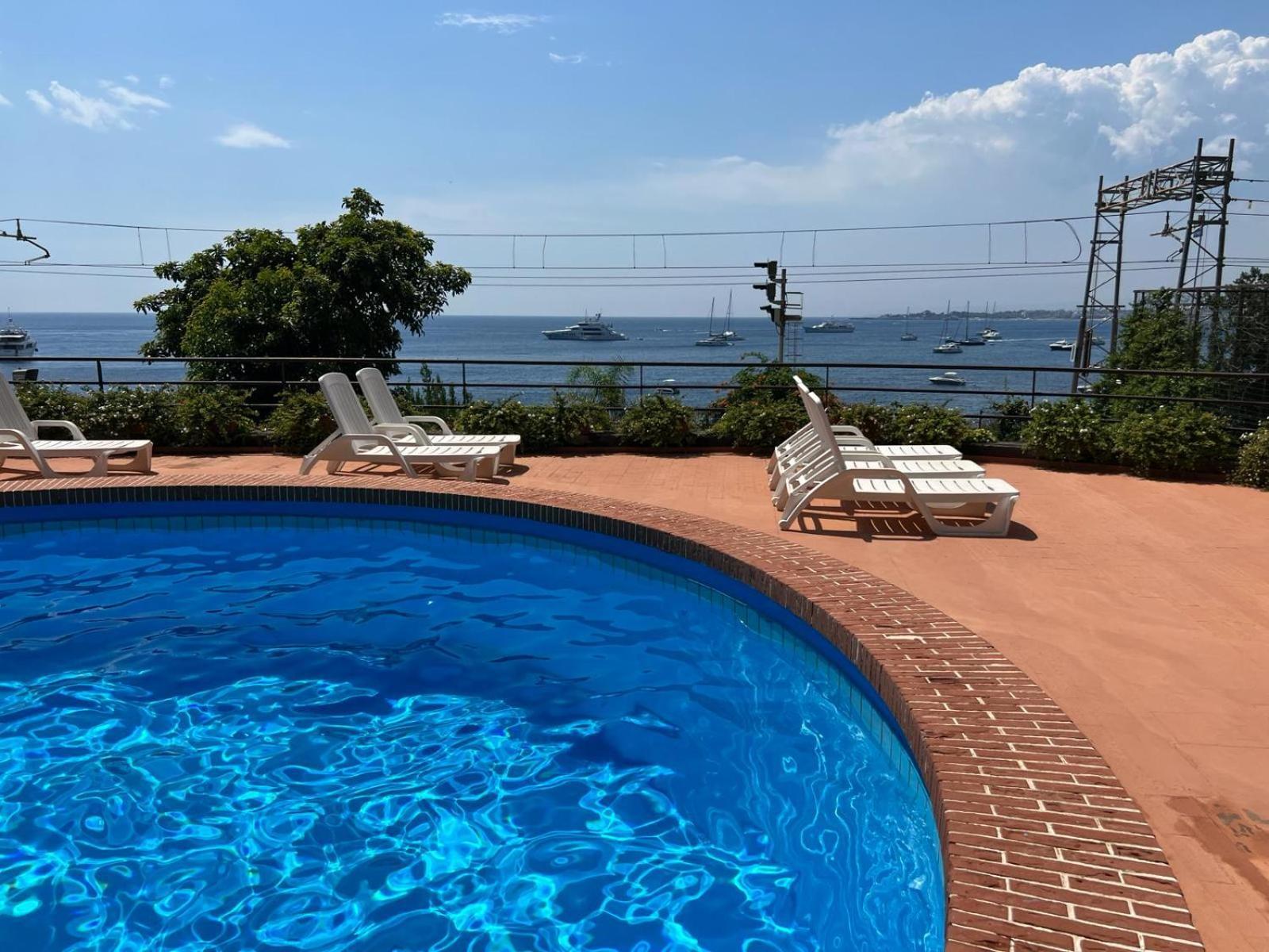 Pool Seaview Apartment *